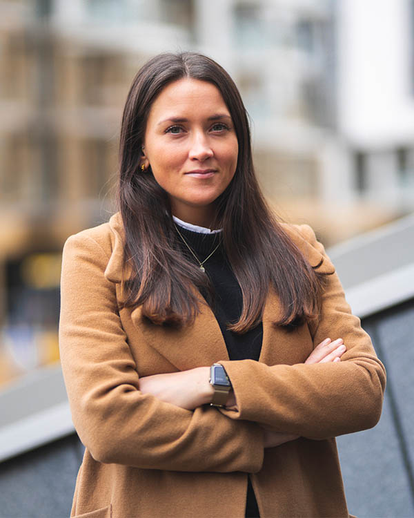 Linn Monsen er advokat i HELP Forsikring og hjelper SAFE-kunder 